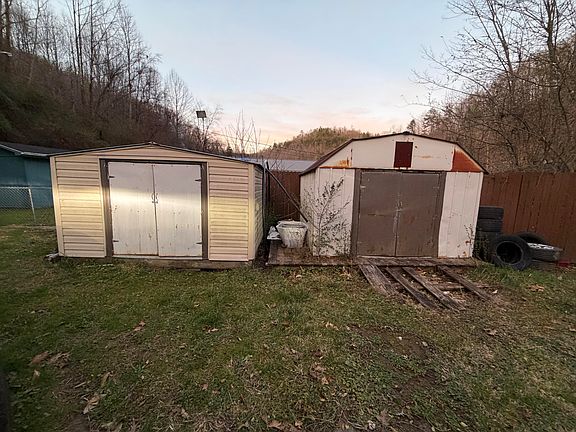5th image of 33 Saint Thomas Dr