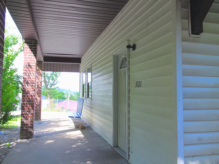 1021 College Ave — Photo 5