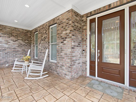 5th image of 3561 St James Drive SE