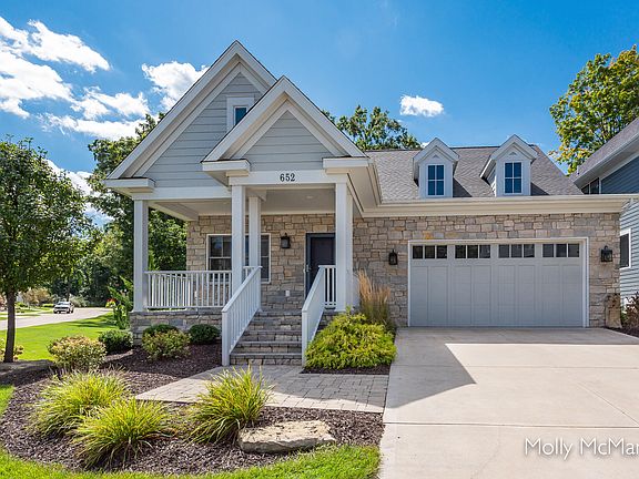 4th image of 652 Greenslate Dr SE
