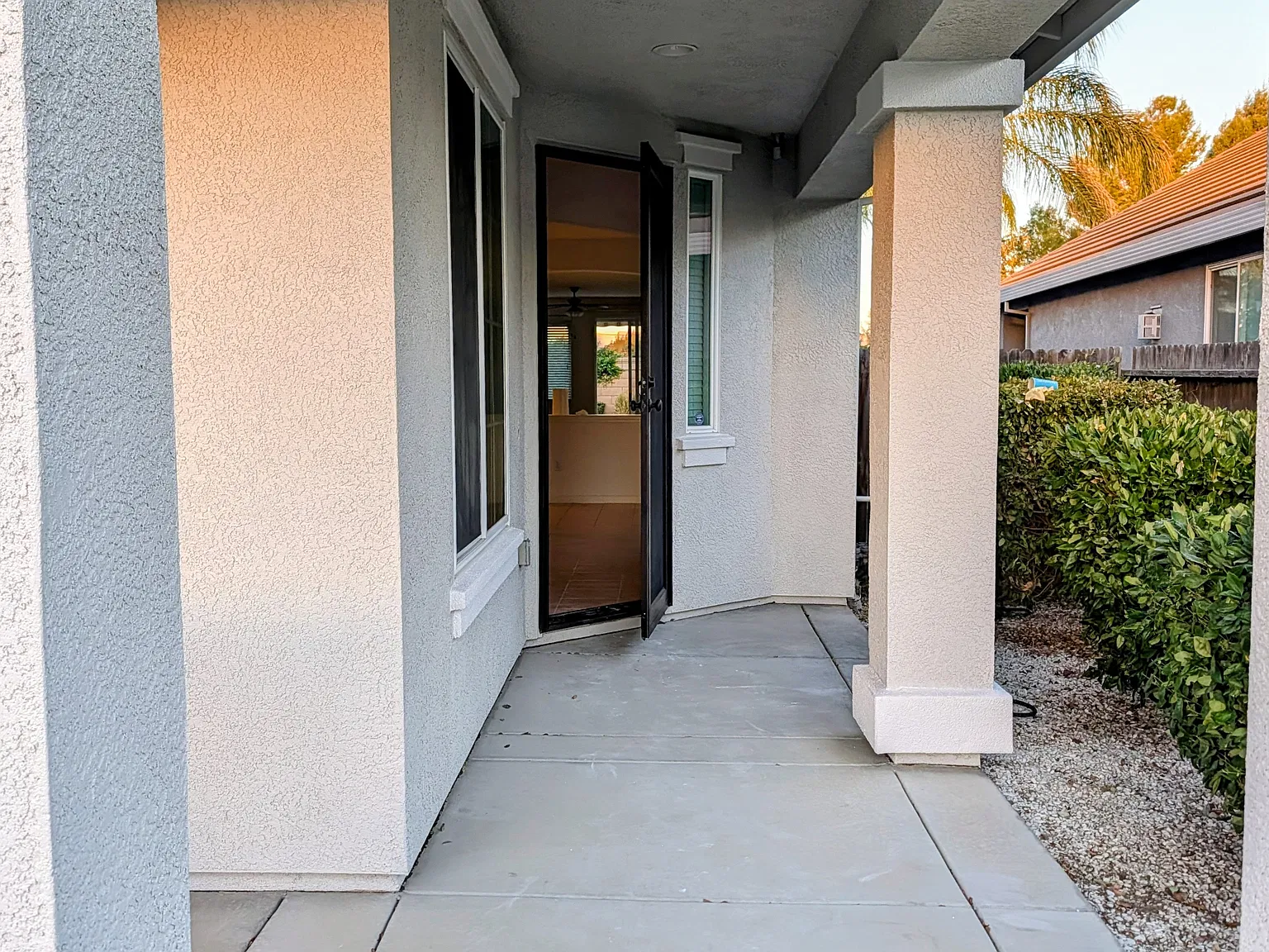 4 bed, 1945 sqft, $3,000 — Photo 2