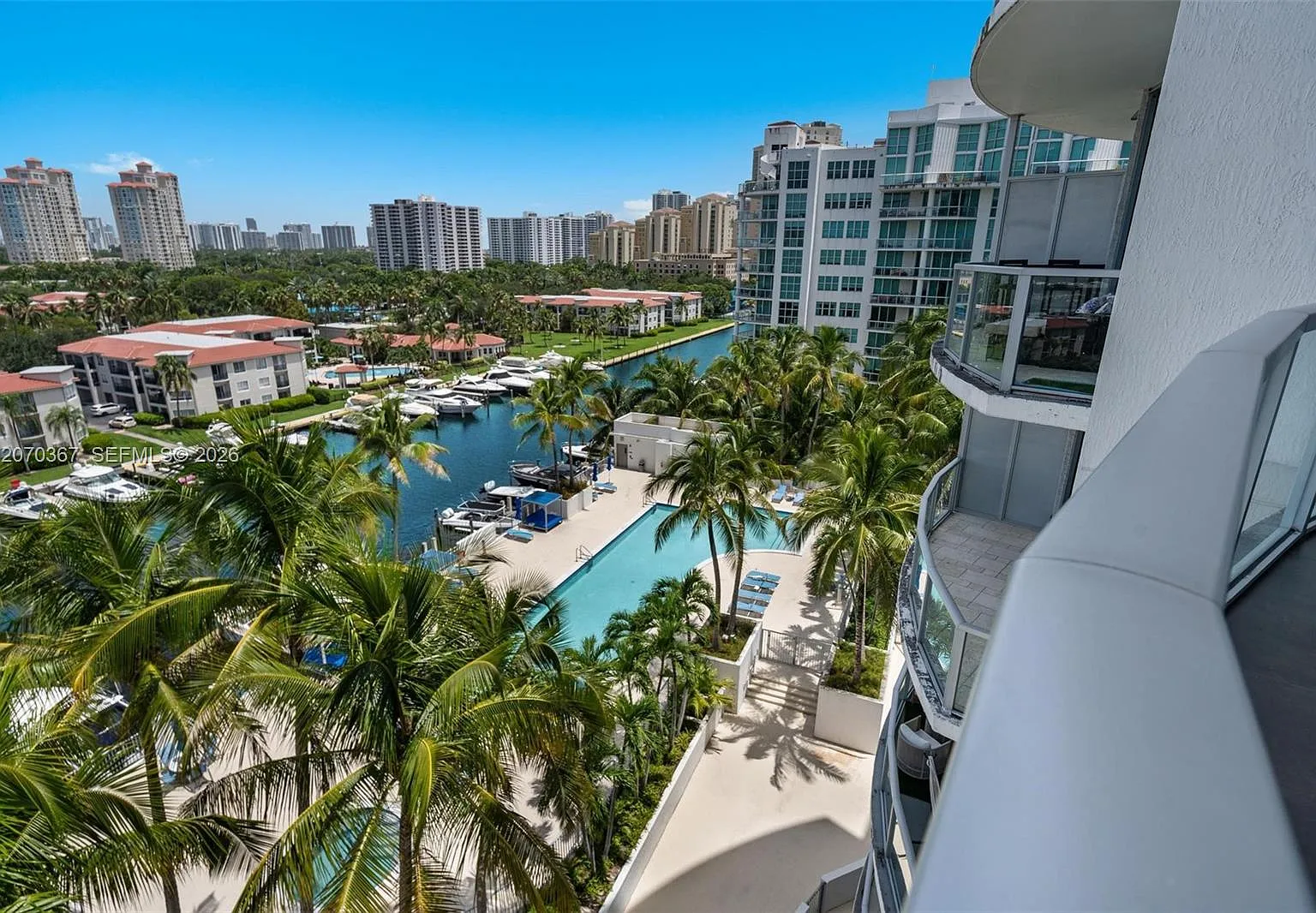 Uptown Marina Lofts Condo — Photo 2