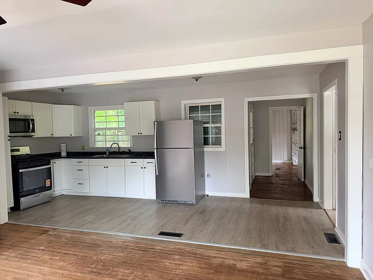 24 Cherokee St — Photo 3