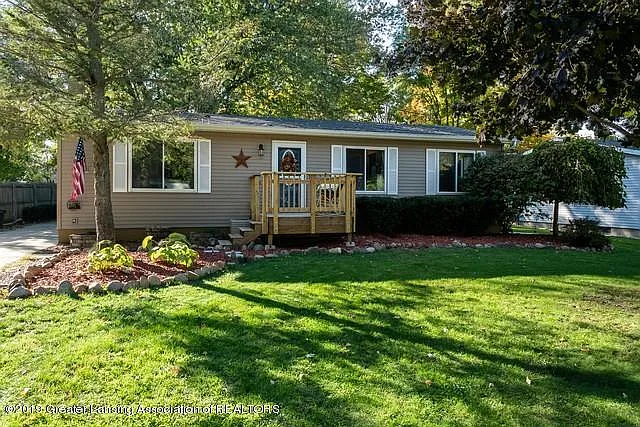 308 Russell St photo 1