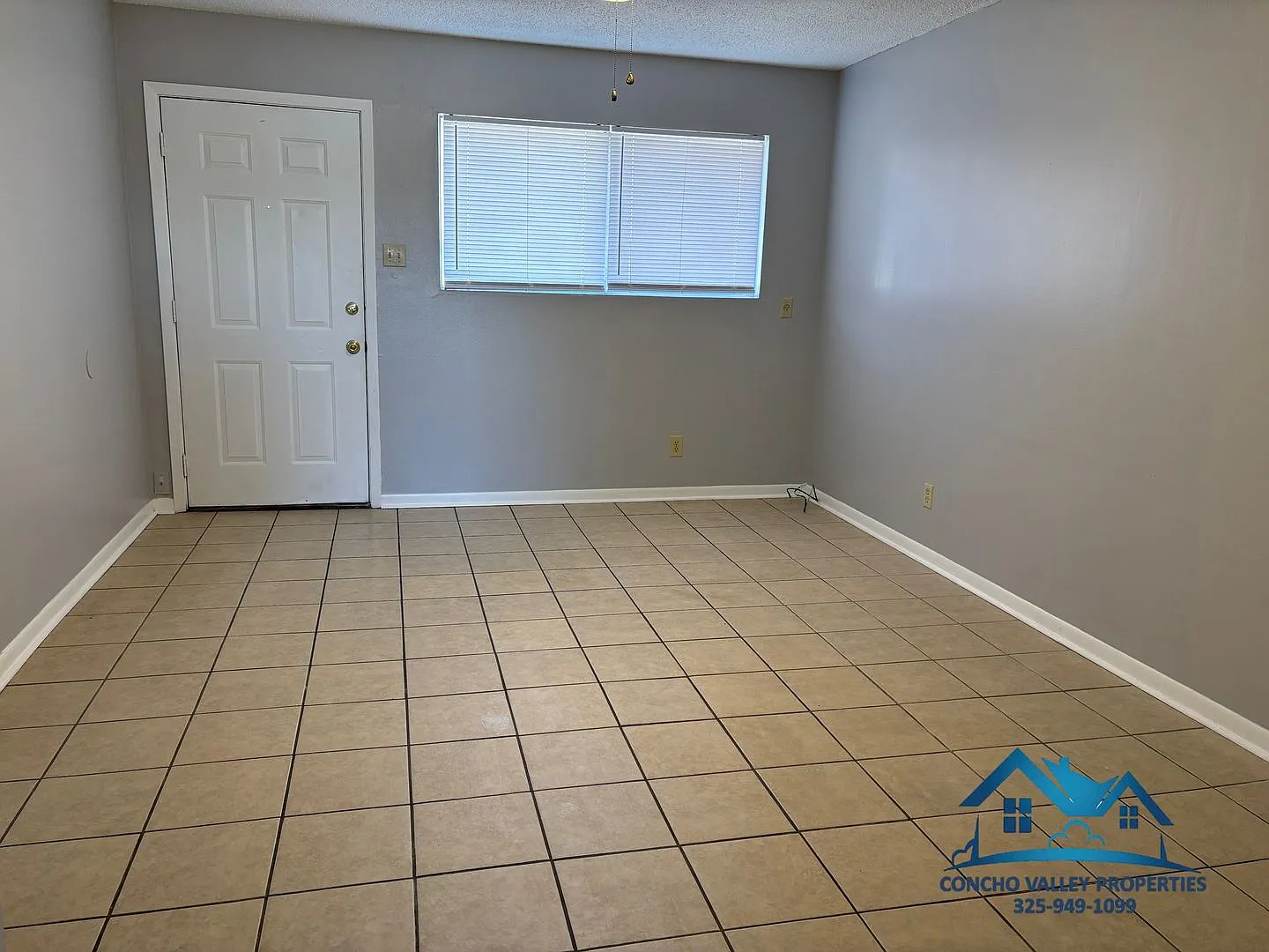 For Rent - 2 Bed/ 1 Bath Duplex - Water Included - 1535 Fulton — Photo 3