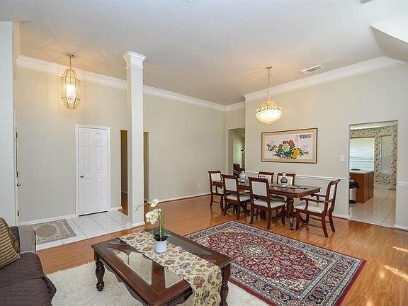 3rd image of 8019 Meadow Pond Dr