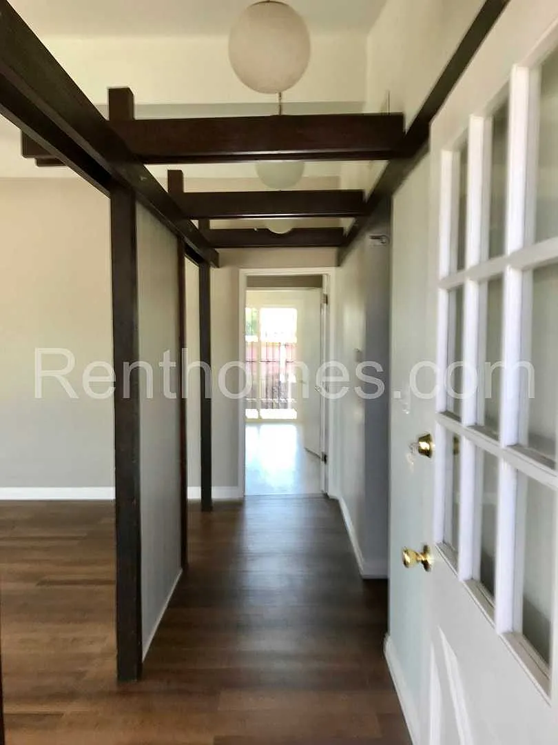 City Heights, 3662 Hondo Street - Close to shops! Must see! — Photo 2