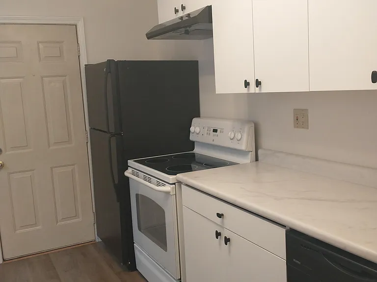 2416 SW Duncan Dr — Photo 3