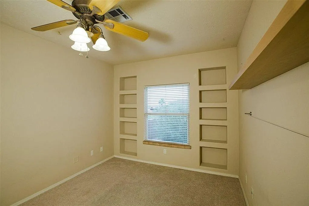 4 bed, 2106 sqft, $2,500 — Photo 2