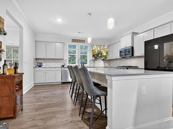 4th image of 345 Vista Ln