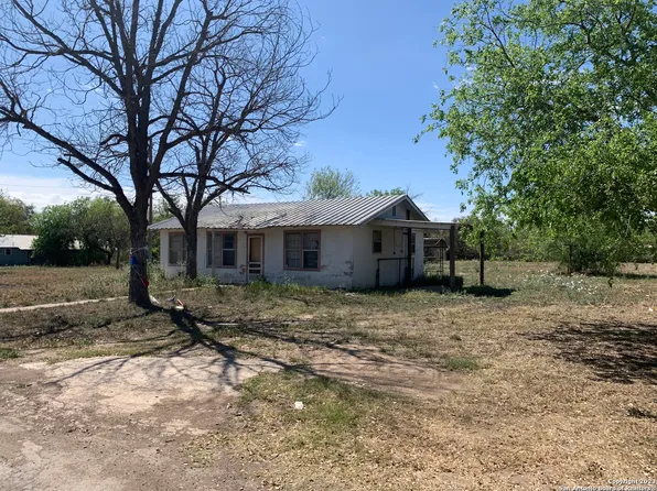 851 S High ST, Uvalde, TX 78801