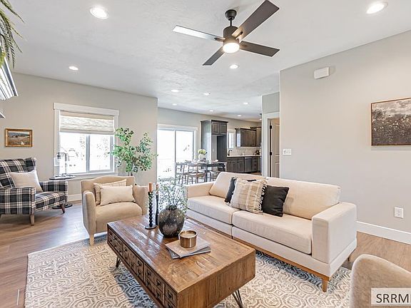 3rd image of 3184 S Chartwell Gdn