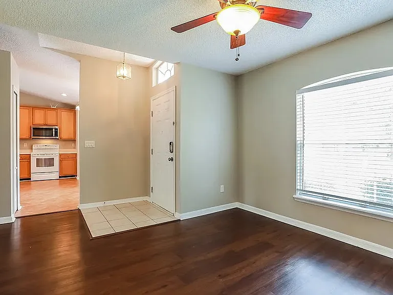 136 Dover Bluff Dr — Photo 7