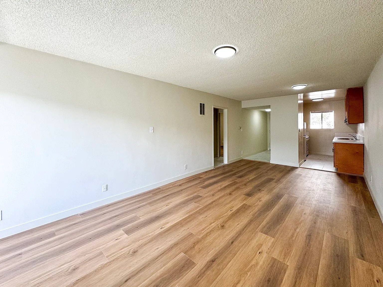 2 bed, 1.5 bath, 1100 sqft, $2,295 — Photo 2