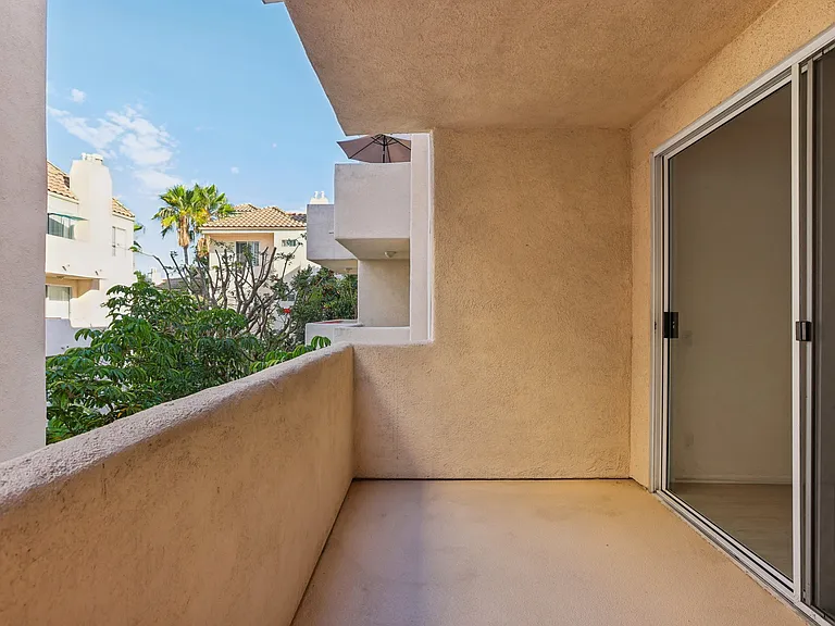 Balcony - 1 Bedroom 1 Bathroom