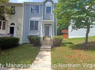 6912 Compton Ln, Centreville, VA 20121