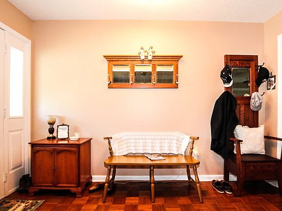 2nd image of 401 Glen Oaks Dr
