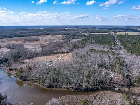 4 Minglewood Ln, Kilmarnock, VA 22482