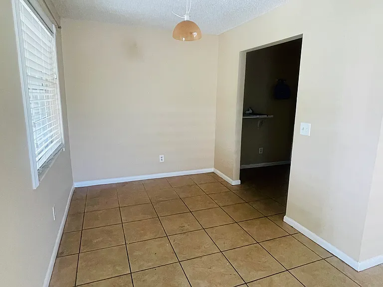 420 S B St — Photo 3