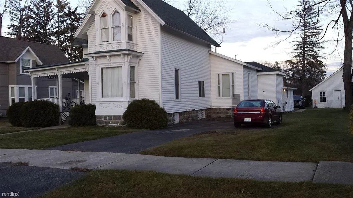 Building Photo - 221 Ives Ave