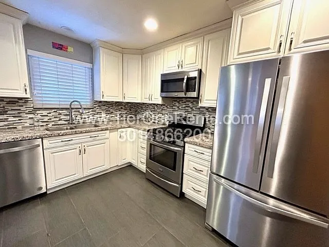 395 E Truman Ave — Photo 4