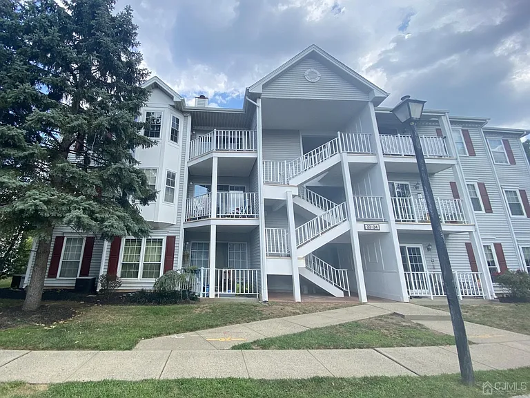 31 Dartmouth Way — Photo 14