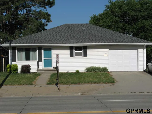 829 N Lincoln St, West Point, NE 68788