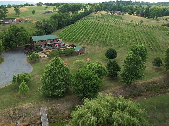 3rd image of 2110 Quicksburg Rd