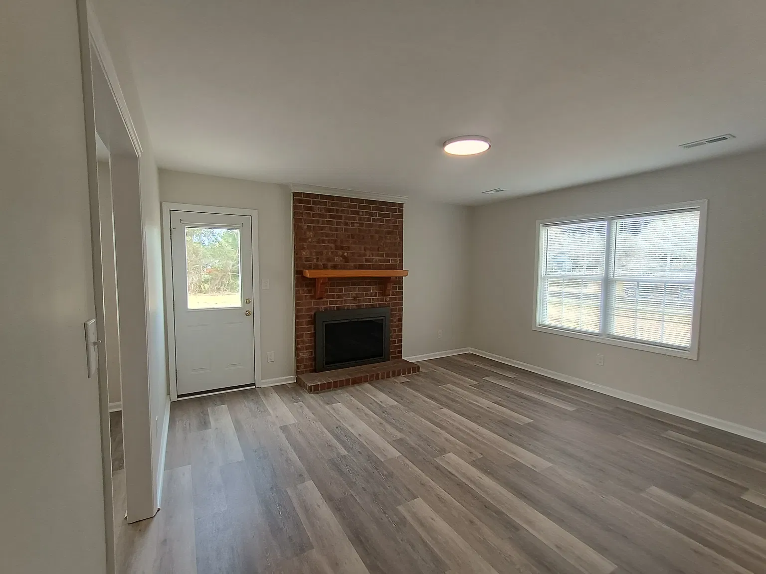3 bed, 1300 sqft, $1,650 — Photo 3