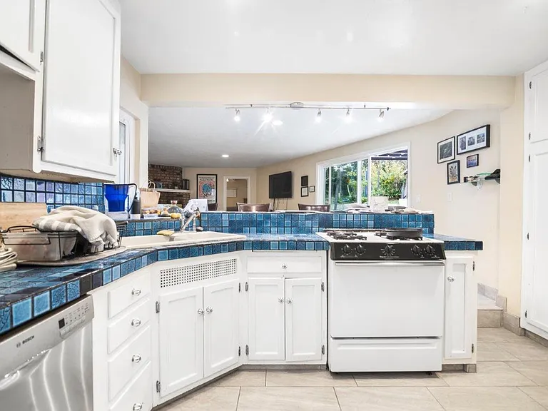 608 N Rios Ave — Photo 22