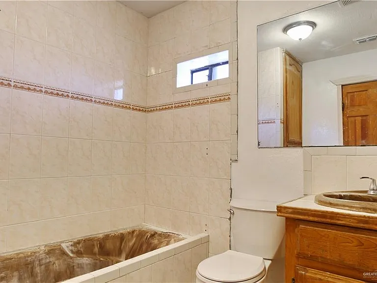 927 E Salazar St — Photo 11