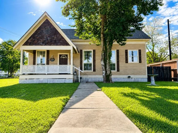 322 N Resident St, Wharton, TX 77488
