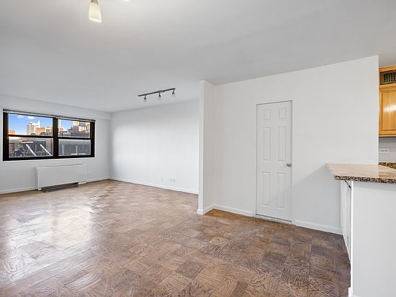 5th image of 300 W 55th St APT 8A