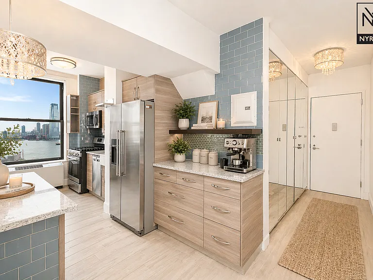 20 West St #18B — Photo 4