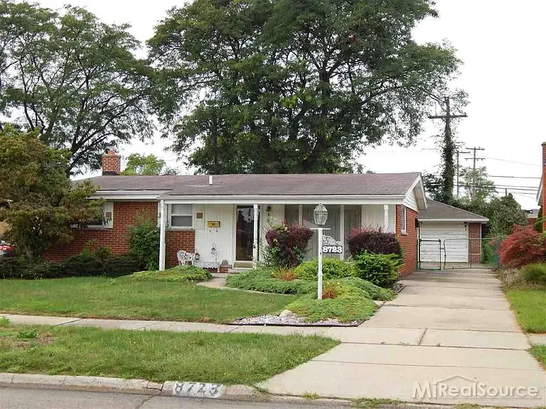 8723 Mercedes St — Photo 1