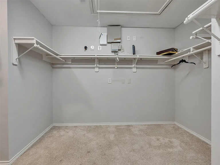 5643 Walnut Glen Ln — Photo 11