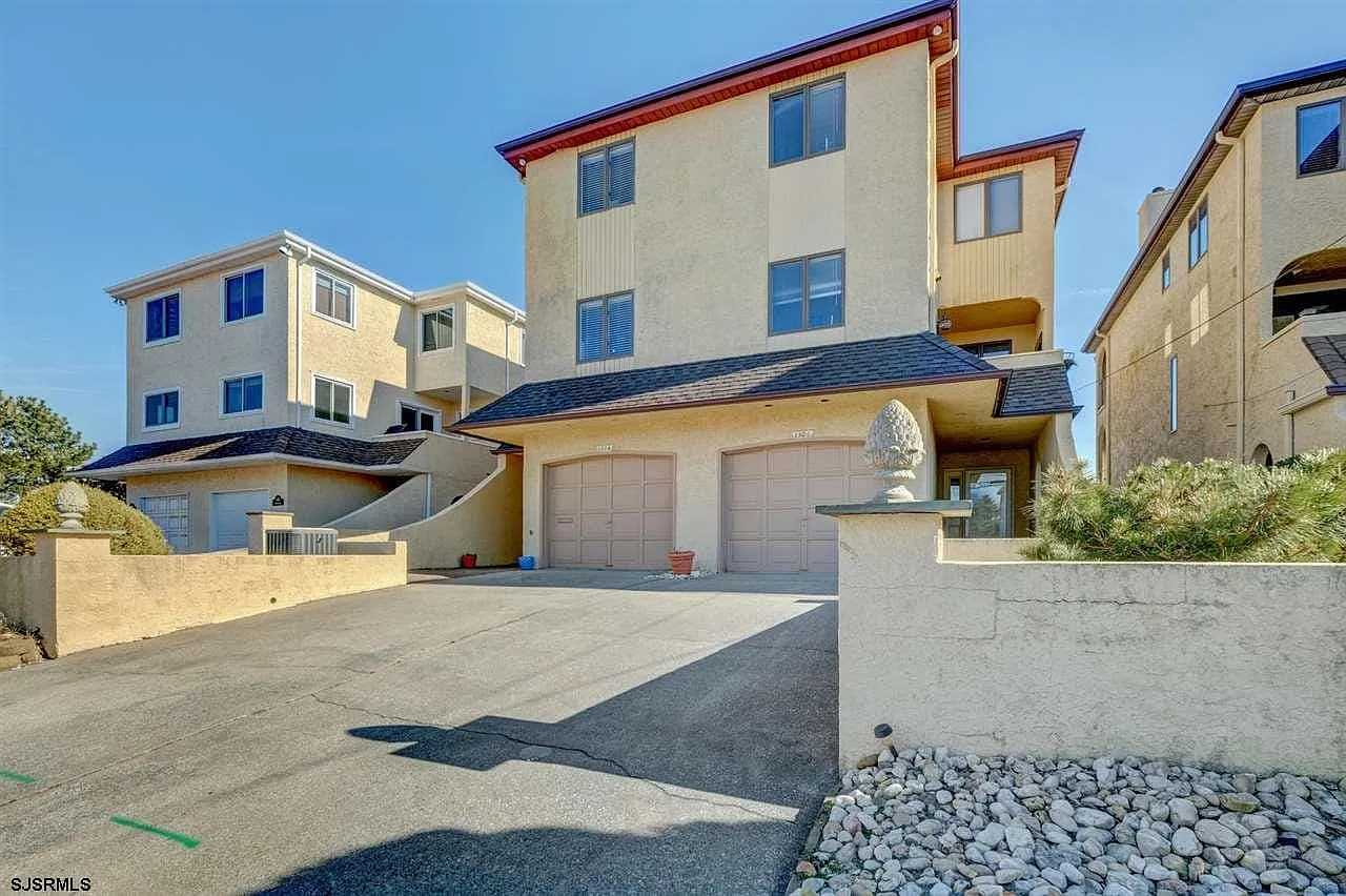 4 bed, 3.0 bath, 2358 sqft, $6,500 — Photo 1