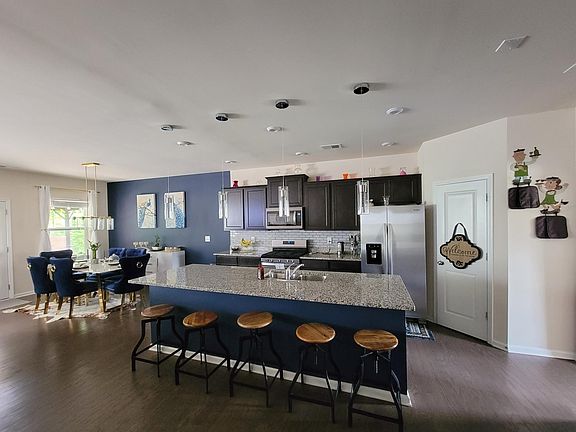 Island with dining room