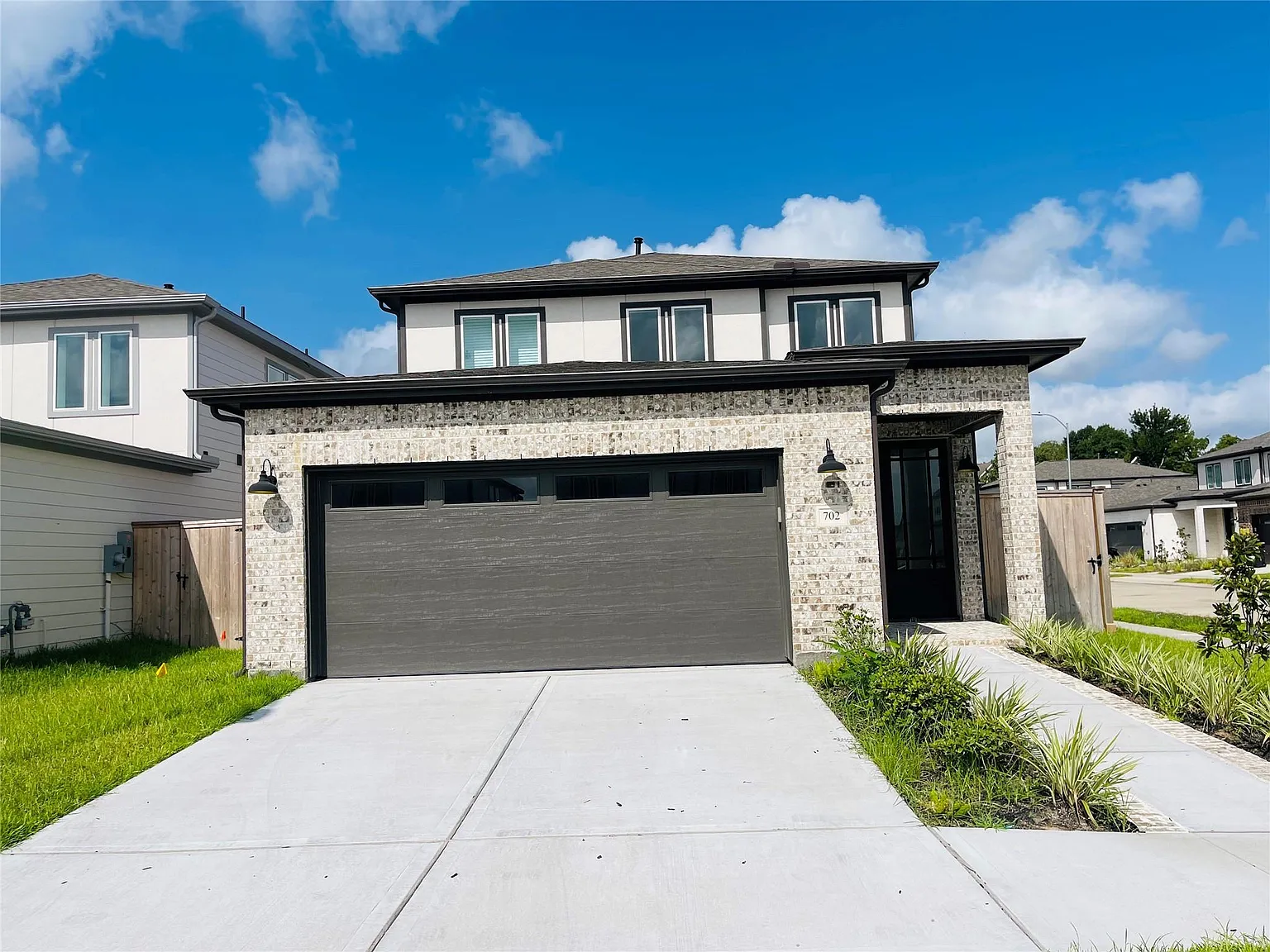4 bed, 3.5 bath, 2200 sqft, $3,000 — Photo 2