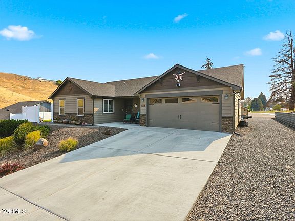 3rd image of 303 S 12th St