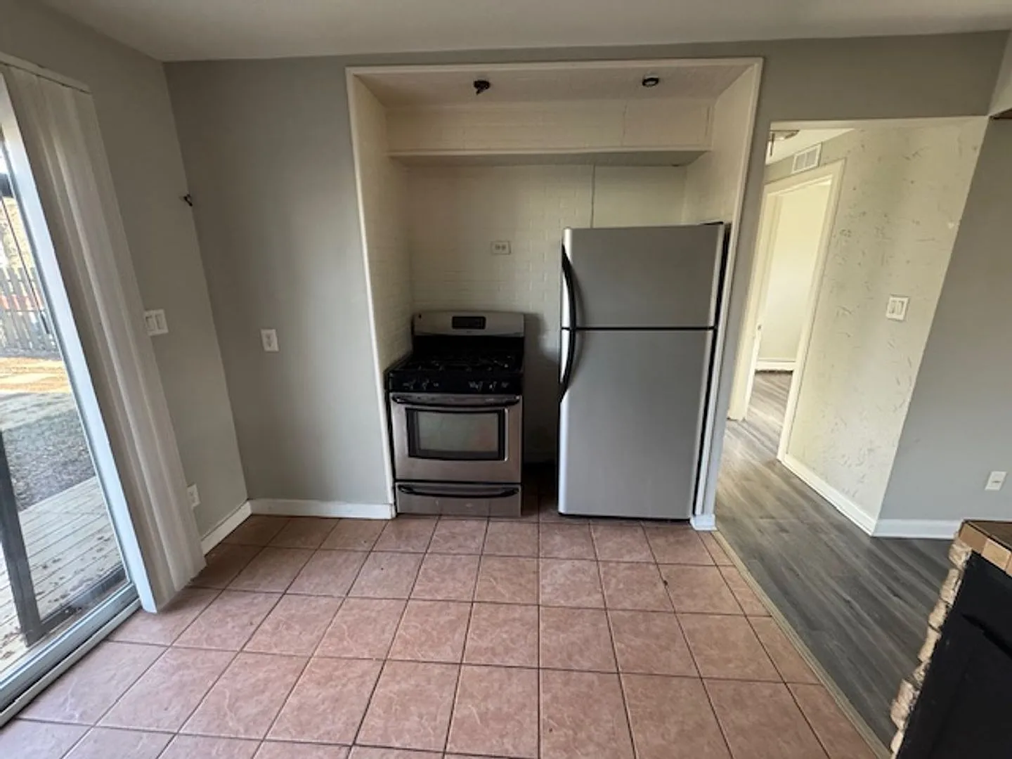 Spacious Roseville Three Bedroom home — Photo 4