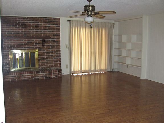 4th image of 105 Coventry Dr