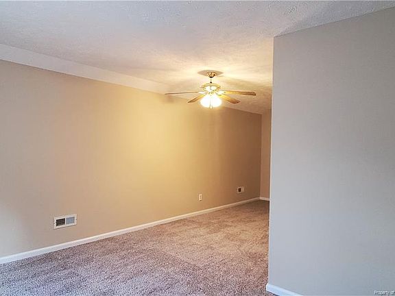 5th image of 146 Mosswood Dr