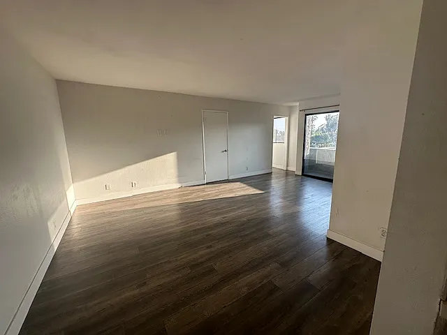 1420 North Mansfield Avenue - 205 — Photo 29