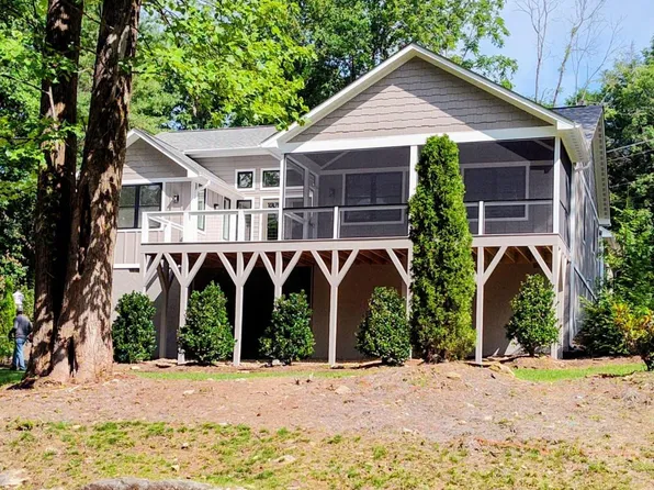 654 Hollybrook Dr, Flat Rock, NC 28731