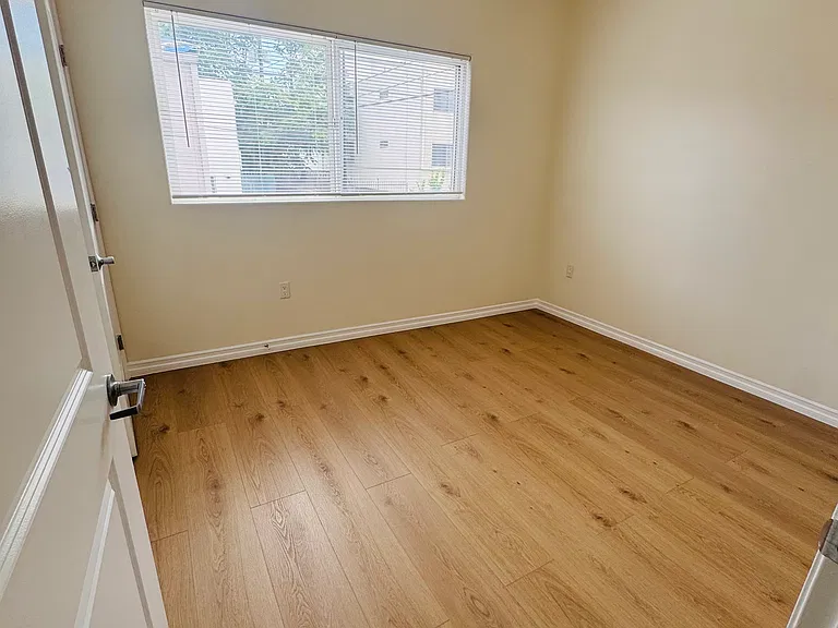 7327 Milwood Ave #103 — Photo 16
