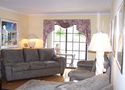 Living Room-hardwood floor