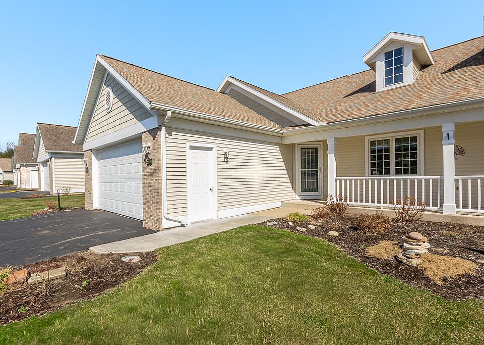 1st image of 8905 N Clearwater Dr