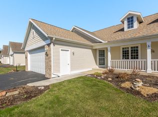 8905 N Clearwater Dr, Zeeland, MI 49464