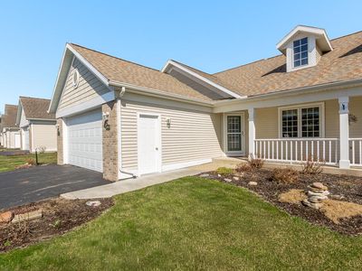 8905 N Clearwater Dr, Zeeland, MI, 49464